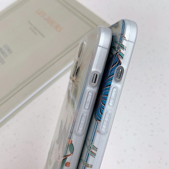 [⚠️Clearance] NEW iPhone 11 Pro Max Electroplated Leaf case - Picture 3 of 3